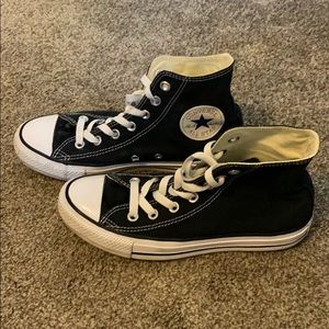Unisex Hightop Black Converse - Womens 7 / Mens 5